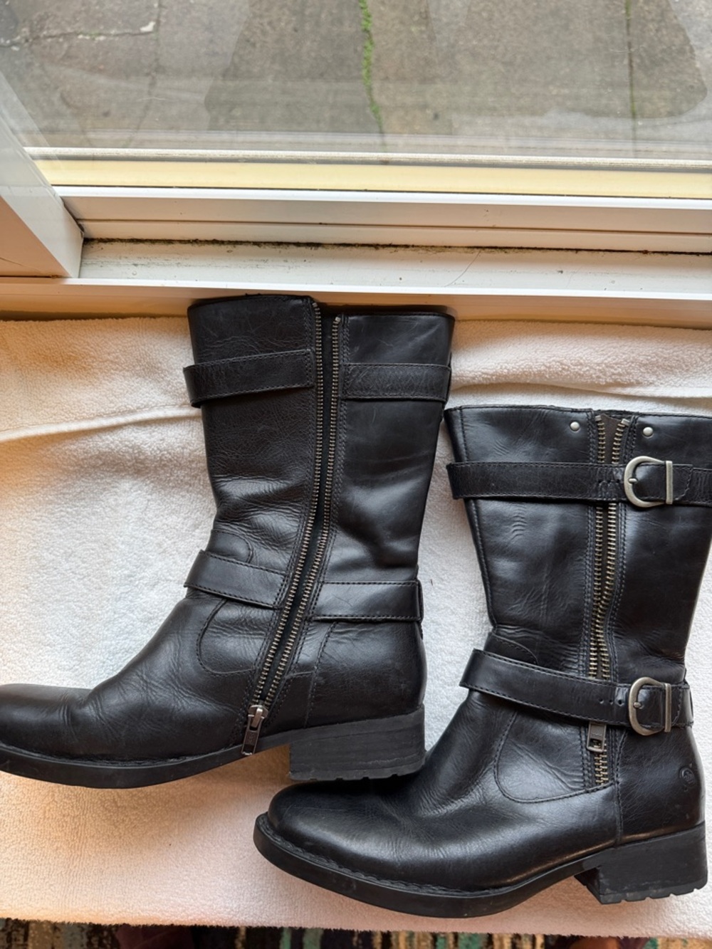 Born Women’s Black Leather Mid-Calf Boots; 2 zippers, adjustable buckles. Sz 8.5
